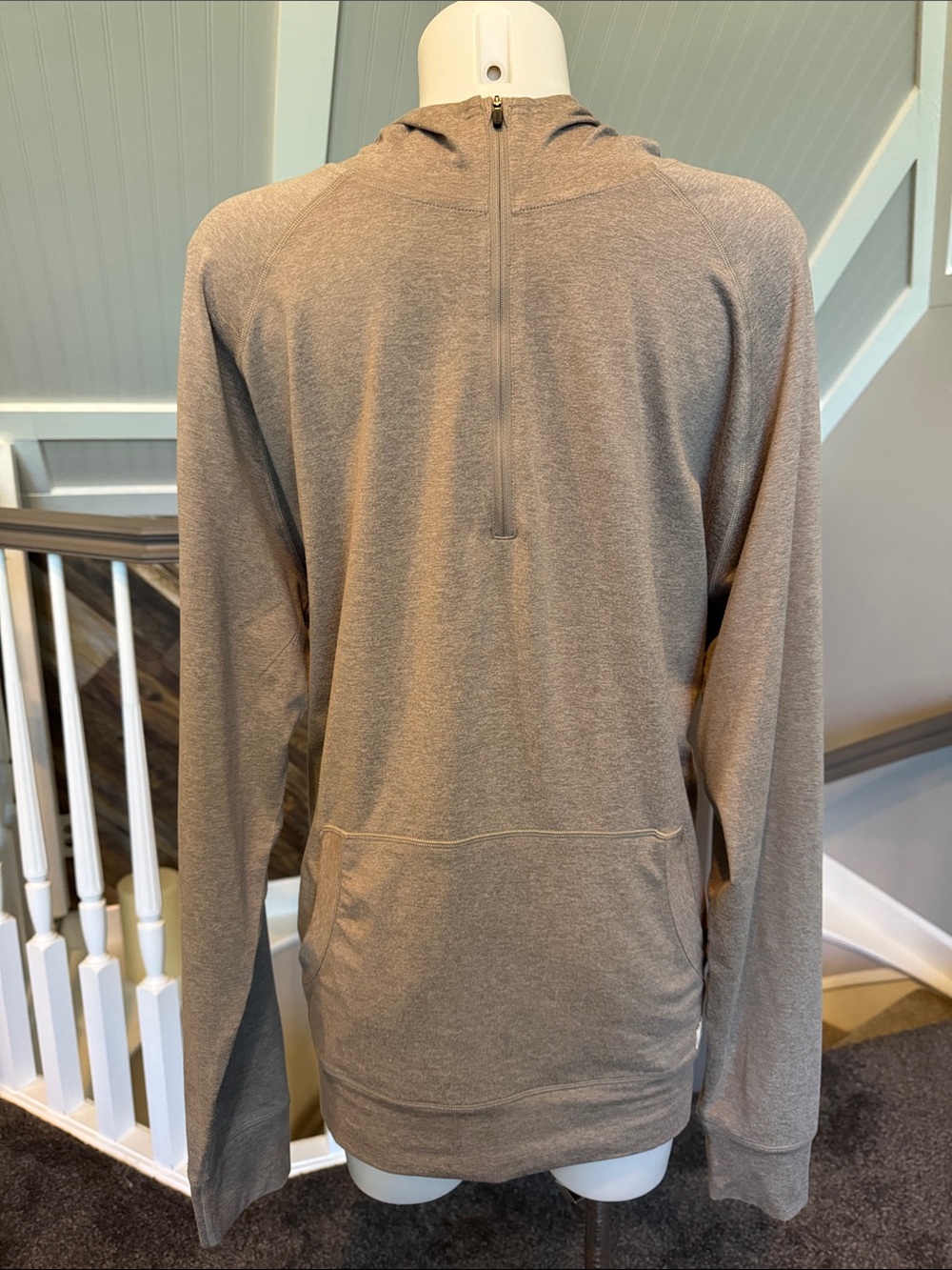Vuori Men's Hooded Pullover in Taupe Blend